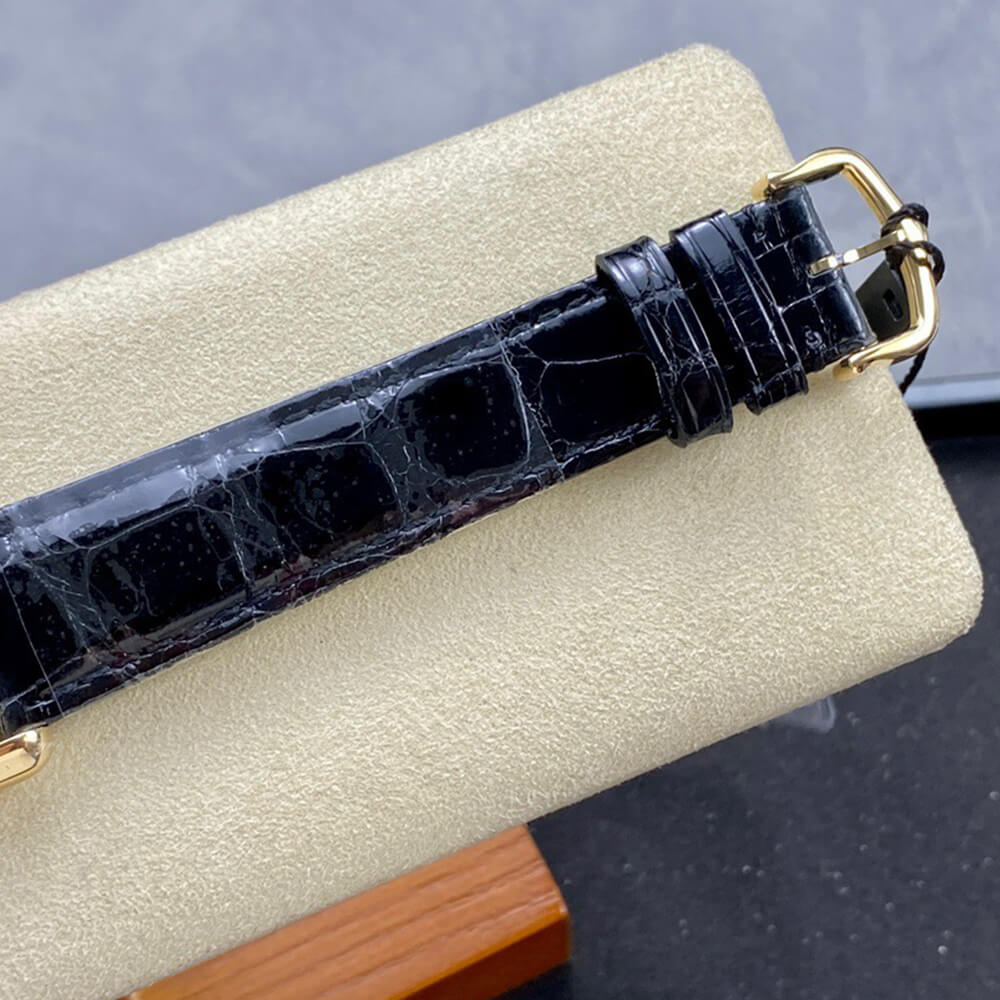 tank large model l0vis Ca*t1er watch